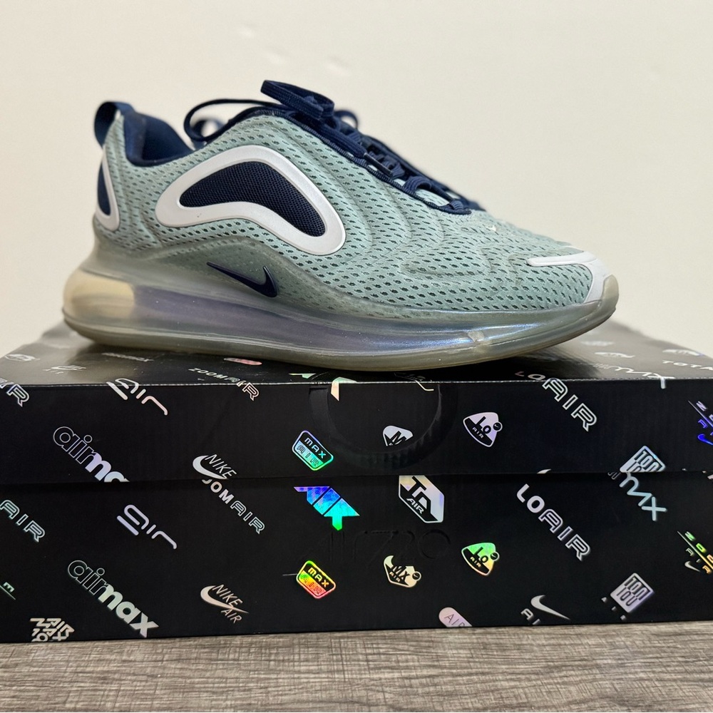 Nike Air Max 720 Men’s Size 7 / Women’s Size 8.5